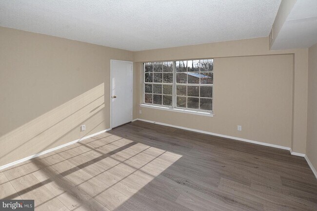 Building Photo - 7621 Provincial Dr