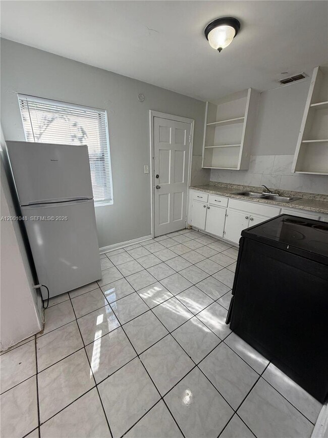 Building Photo - 1444 W 24th St