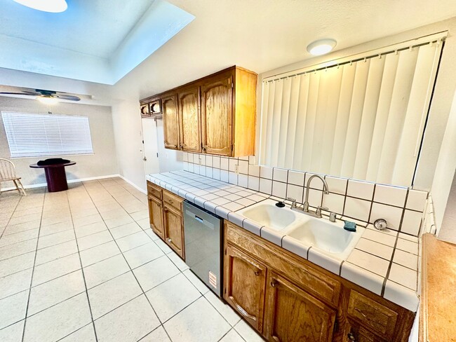 Building Photo - 3/2 Near Woodward Park