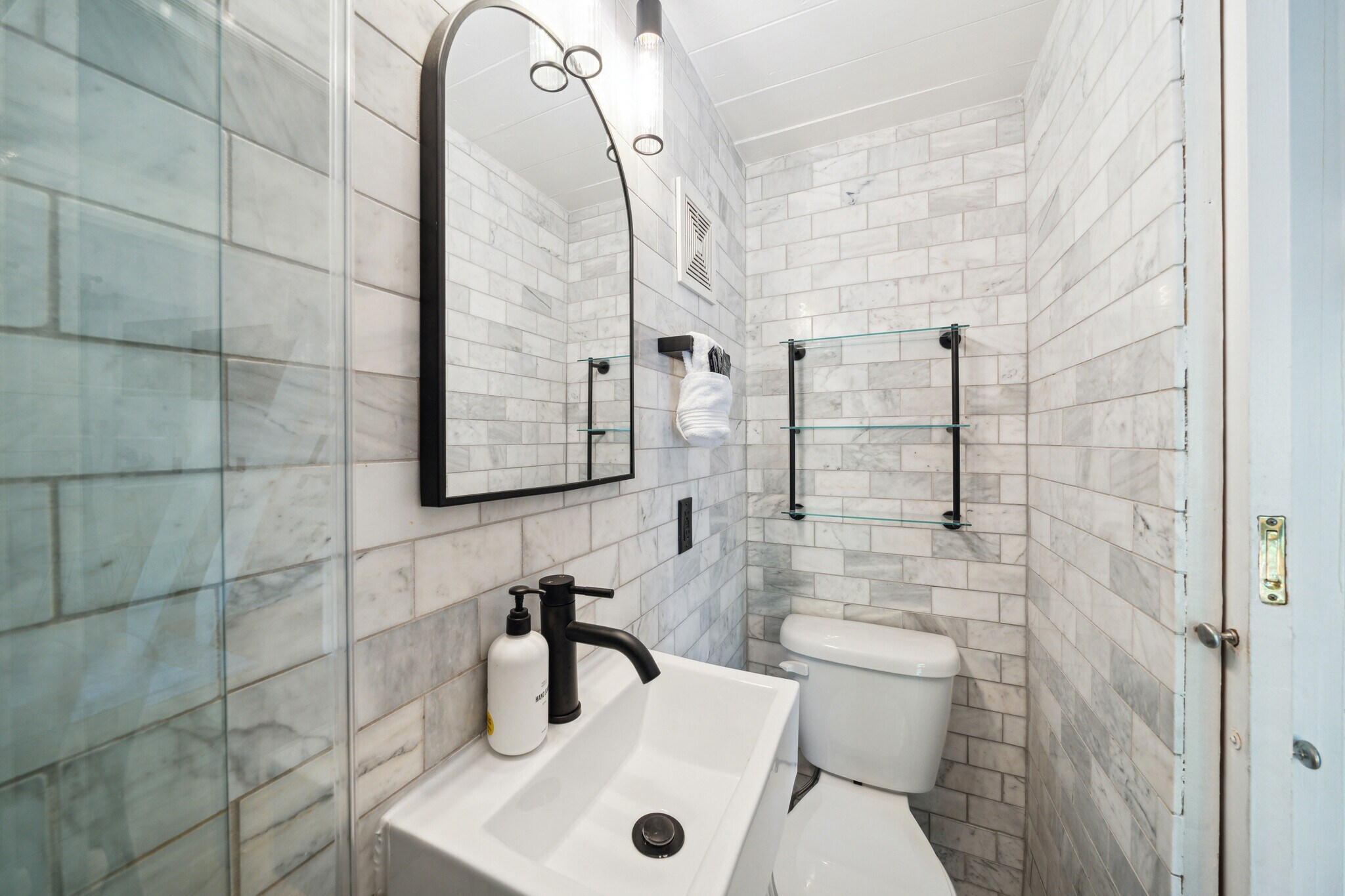 Building Photo - 33 Cannon St