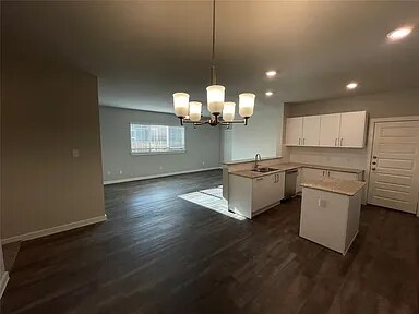 Building Photo - Magnolia 9807