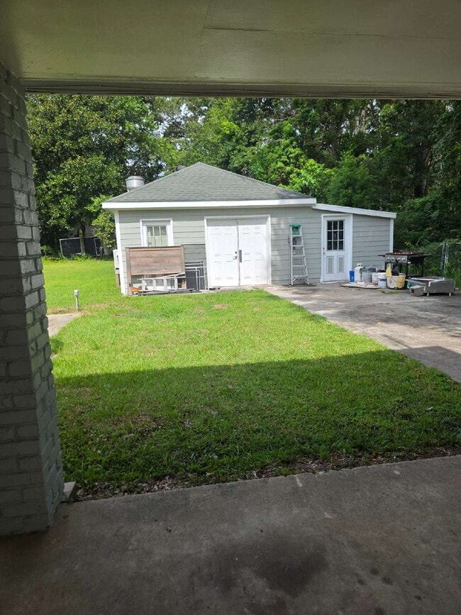 Building Photo - Need a mother-in-law suite or a kid cave?