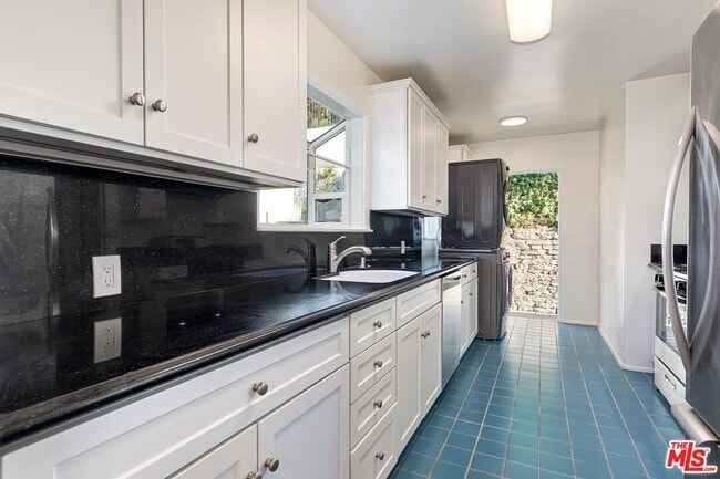 Building Photo - 406 Entrada Dr