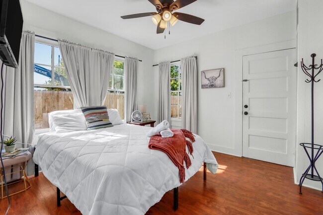 Building Photo - 569 Wright Ave