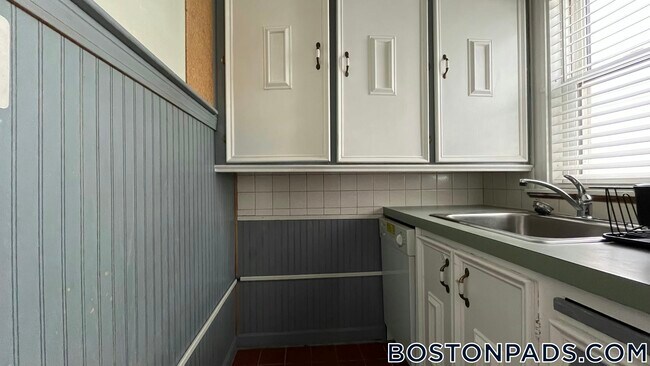 Building Photo - 369 Savin Hill Ave