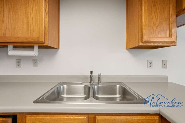 Building Photo - 486 Lori Ln