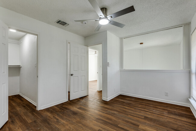 Building Photo - 10575 Starcrest Dr