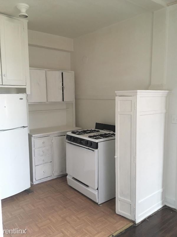 Building Photo - 1 br, 1 bath Apartment - 10 Ferris St
