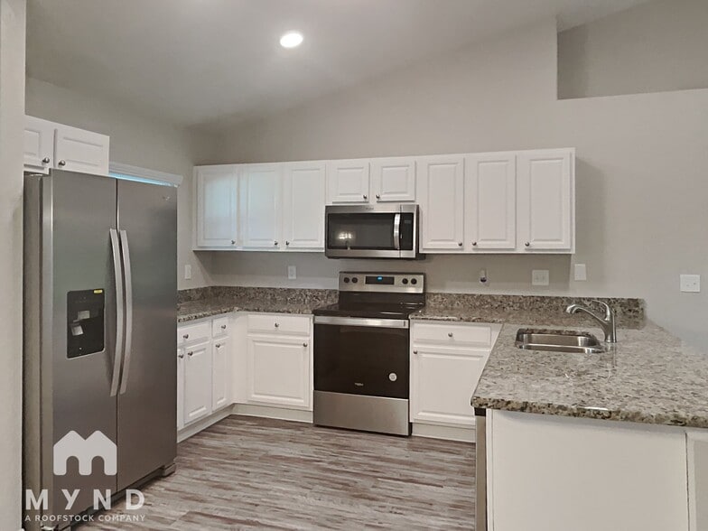 Building Photo - 7328 Landmark Dr