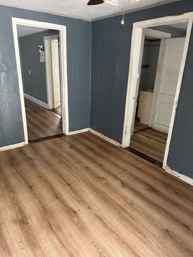 Building Photo - 2 bed 1 bath - Welcome to 409 Campbell Street