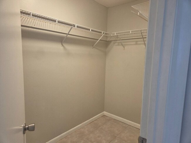 Building Photo - 208 Mirador Dr