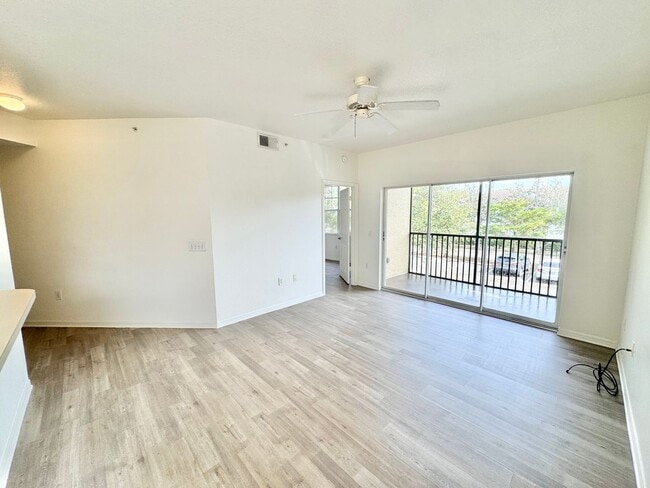 Building Photo - ** FAIRWAY PRESERVE ** 2 BED / 2 BATH CONDO - PET OK! - NORTH NAPLES - ANNUAL RENTAL