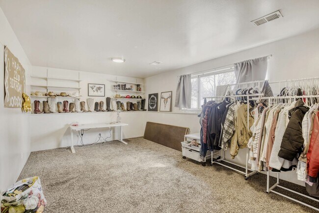 Building Photo - Spacious Cul-de-Sac Home Near CSU