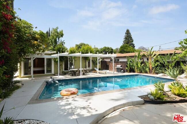 Building Photo - 22621 Dolorosa St