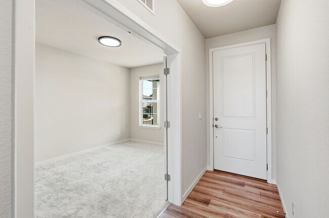 Building Photo - 137 Mohawk Cir