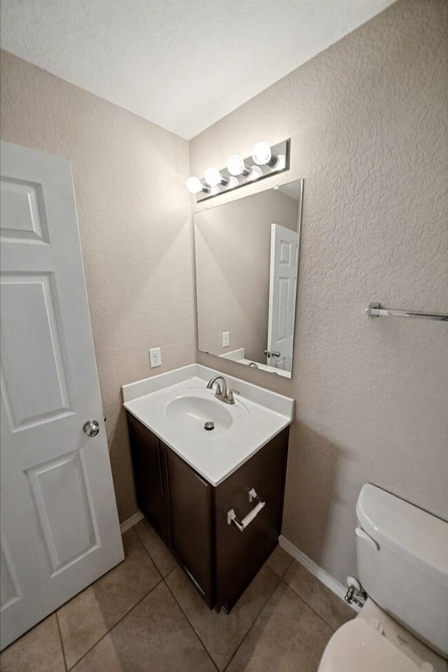 Building Photo - Beautiful 4-Bedroom, 3-Bath Home in Kensin...