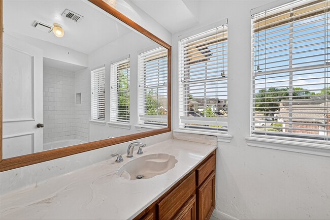 Building Photo - 1535 Beaconshire