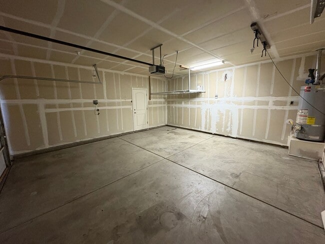 Building Photo - SE Visalia home Coming Soon!!