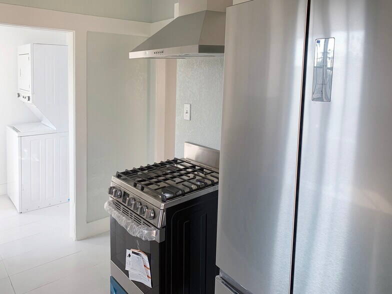 Kitchen and separate laundry room - 1386 W 38th St