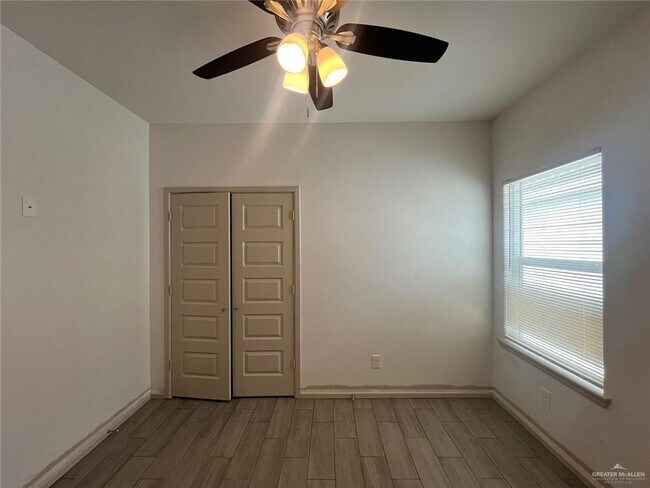Building Photo - 1509 Shavano Dr