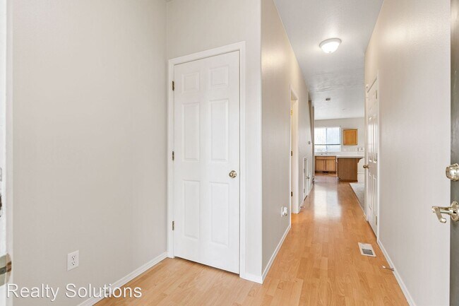 Building Photo - 3 br, 2.5 bath House - 17691 SW September ...