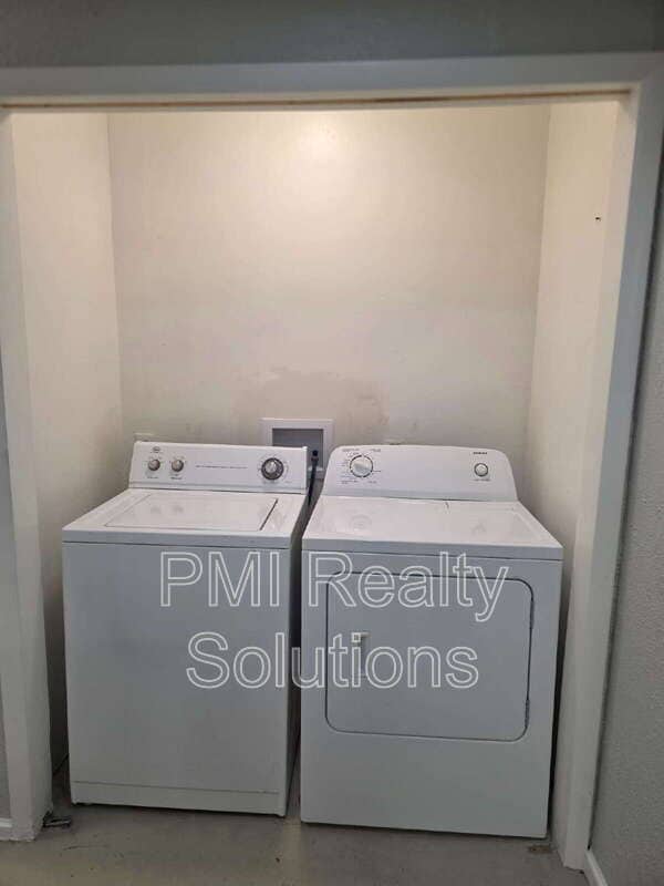 Building Photo - 4506 E 38th Pl