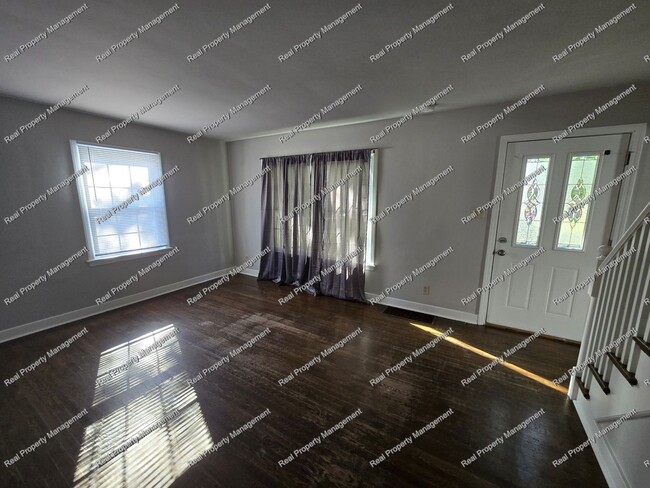 Building Photo - 3 Bedroom Cape Cod