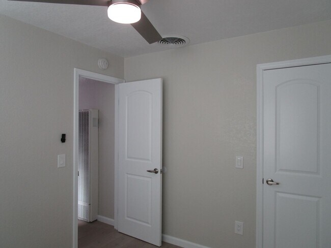 Building Photo - Please Contact Vaughn Realty to set up an ...