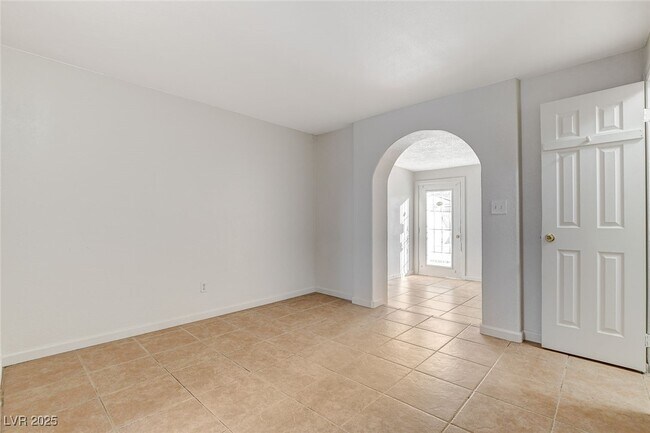 Building Photo - 5813 W Balzar Ave