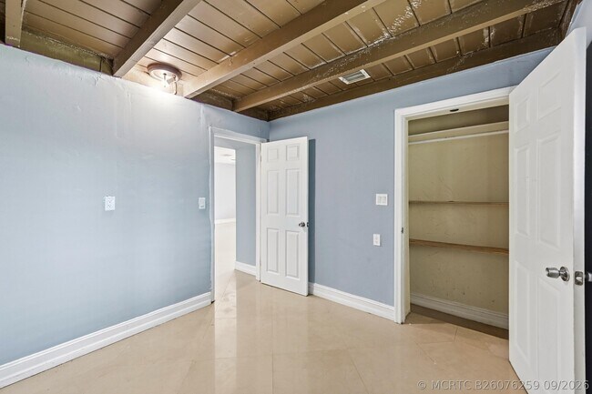 Building Photo - 740 E Evanston Cir