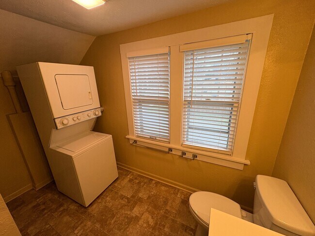 Building Photo - 4145 Randolph St