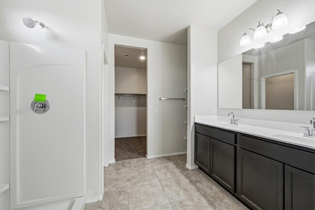 Building Photo - 1033 W Avalon Canyon Dr