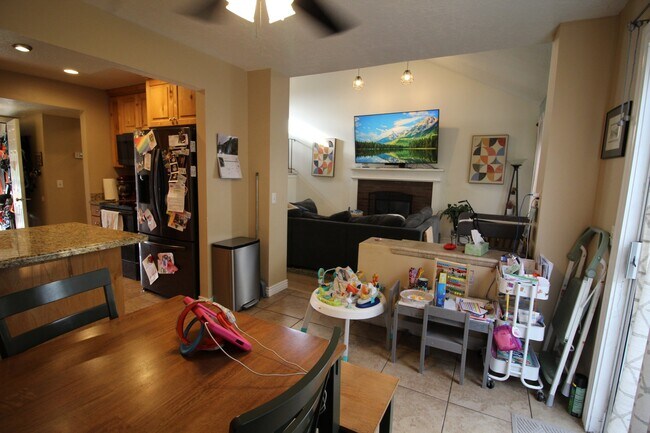 Building Photo - 6929 S Prom Dr