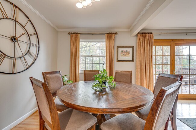 Building Photo - Charming 4 Bed SFH in Alexandria!
