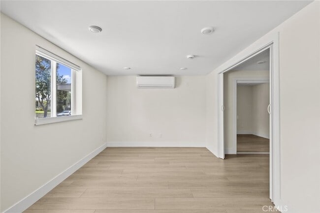 Building Photo - 411 S Kenneth Rd