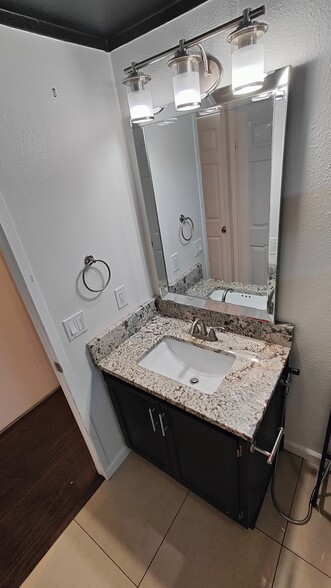 Full bath with granite countertop. - 7905 Harwell St