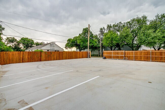 Building Photo - 2843 Forest Park Blvd