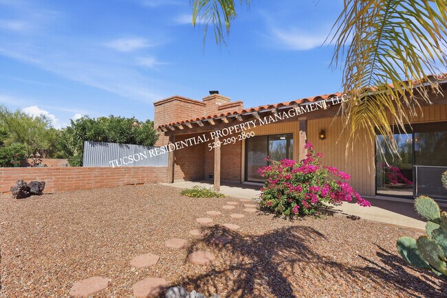 Building Photo - 5810 E Chiricahua Trail