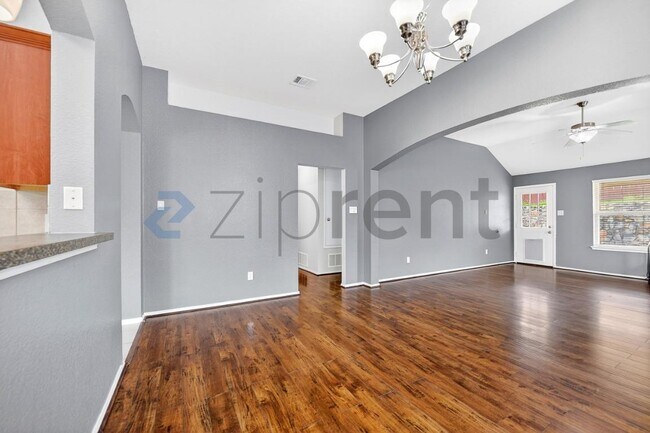 Building Photo - 916 Reveille Rd