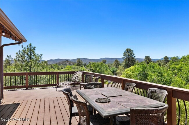 Building Photo - 1844 Foothill Dr