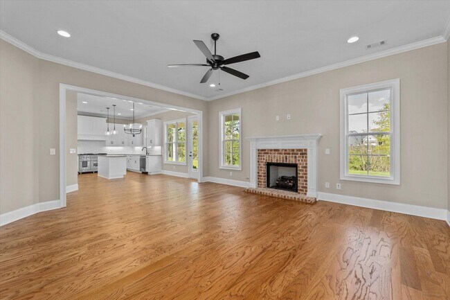 Building Photo - 565 River Oaks Ln