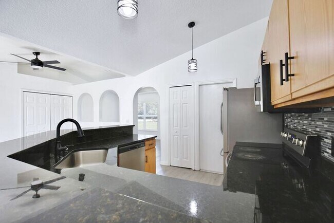 Building Photo - Stylish 3/2 + Office or Flex Space with Luxury Finishes & Spacious Open Layout