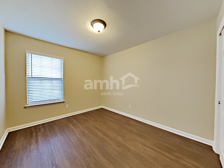 Building Photo - 634 Mable Dr