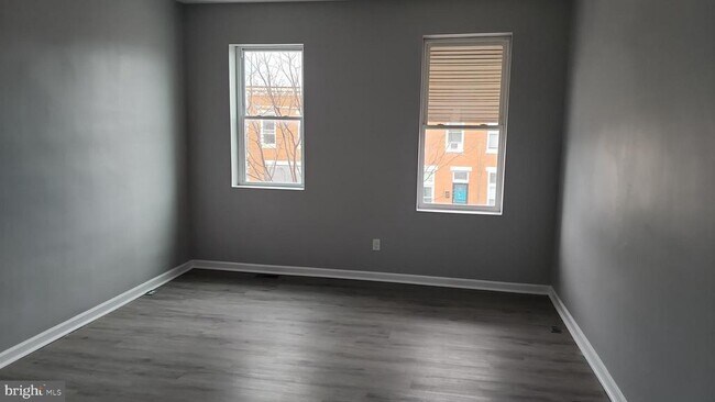 Building Photo - 805 N Kenwood Ave