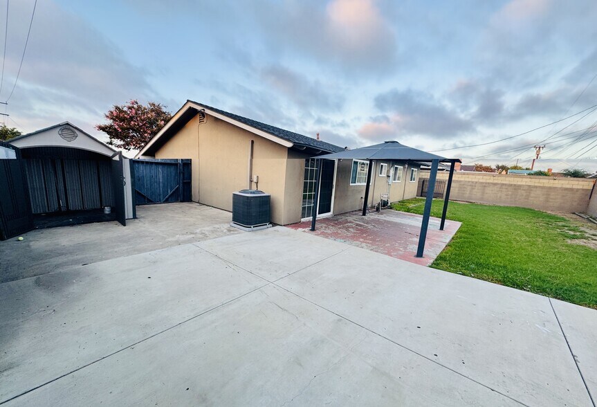 Building Photo - 6502 Edgemont Dr