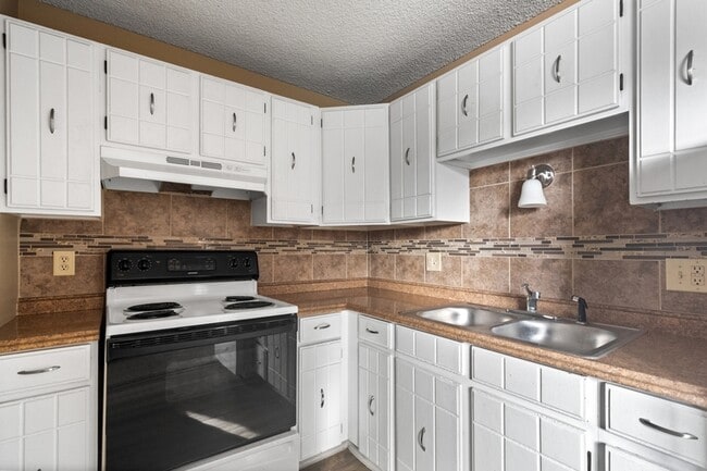 Building Photo - 791 W Prentice Ave