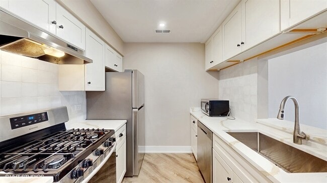 Building Photo - 42 N Park Ave