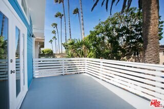 Building Photo - 122 Montreal St