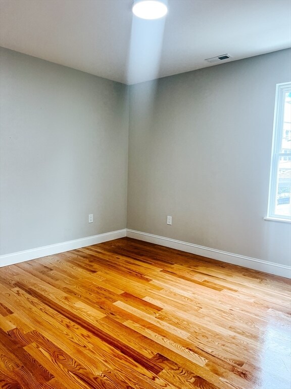 Building Photo - 595 Main St