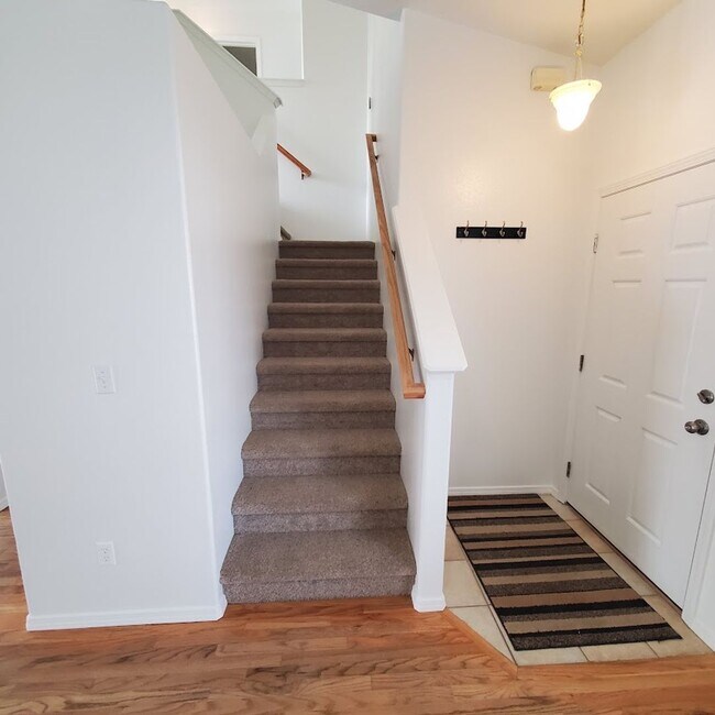 Building Photo - Charming West Boise Home with Spacious Yard and Modern. Prime Location!